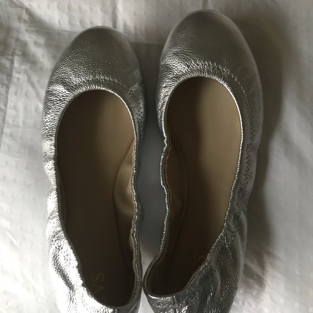 UVS Cute silver flats 10 M